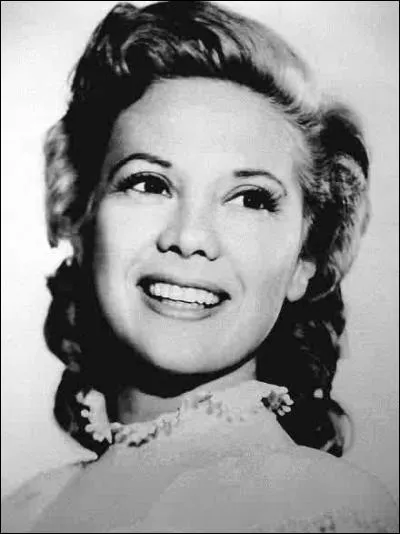 Chanteuse, actrice et personnalité de la télévision américaine, elle est née le 29 février 1916 :