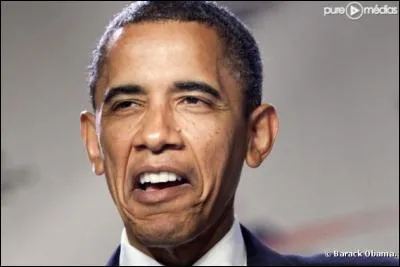 Grimace découvrant les dents par le plissement des lèvres !