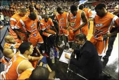 Jusqu'à quel âge peut-on rester en Pro A, Pro B...