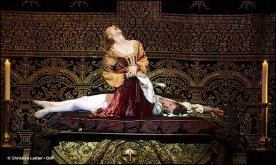 Dans la période romantique où tous les sentiments sont exacerbés, un terrible mal frappe surtout les jeunes gens, la tuberculose. Bien que l'on sache aujourd'hui qu'elle est due au bacille de Koch quelle cause accusait-on avant cette découverte ?