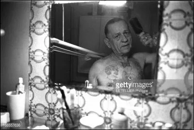 Né en 1906, il devient, en 1931, le plus célèbre bagnard de Guyane pour le meurtre de Roland Legrand et condamné aux travaux forcés à perpétuité. Meurtre qu'il a toujours nié. Il s'évadera, sera repris et connaîtra de multiples aventures dignes d'un roman qu'il écrira d'ailleurs et qui aura un immense succès, ainsi que le film d'ailleurs. C'est évidemment ....avec son livre ... (Complétez ! )