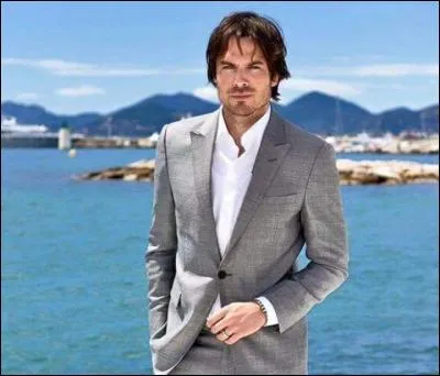 Avec qui est-il allé à Hawaï ?