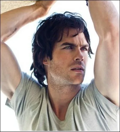 Où notre sexy vampire a-t-il une cicatrice ?