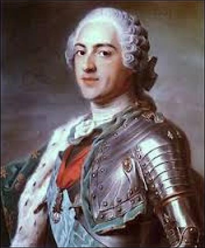 Louis XV a régné sur la France avant Louis XVI.