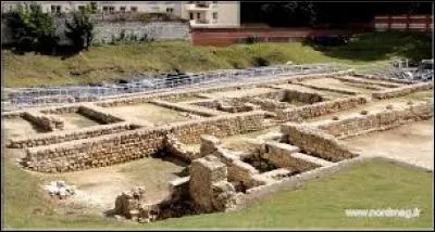 Nemetacum a été fondée il y a 2000 ans par les Romains, au carrefour de voies importantes du nord de la france. Où sont situés les restes de cette ville ?