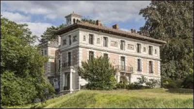 Quel est le nom de cette villa, bâtie en 1892 à Evian, inspirée de la Renaissance italienne, dont le clocheton est une réplique de celui de la villa Médicis ?