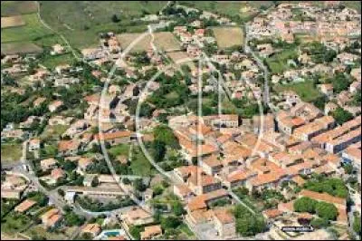 Nous passons au-dessus de Lespignan. Ville languedocienne de l'aire urbaine de Béziers, elle se trouve dans le département ...