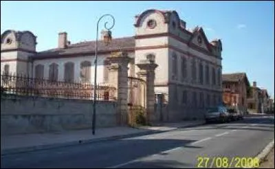 Nous partons visiter le château de Saint-Clar-de-Rivière. Commune de l'aire urbaine Toulousaine, elle se situe en région ...