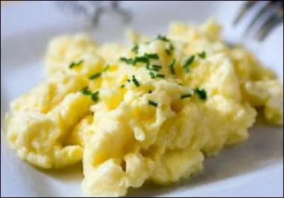 Oeufs de cane battus avec de la crème fraîche puis cuits au bain marie en ramequins, quel est leur nom ?