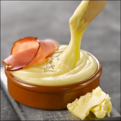 A base de tome et de purée assaisonnée d'ail, quel est ce mets ?