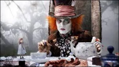 Travailler du chapeau, c'est :