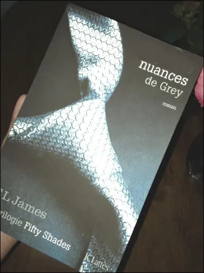 Combien y a-t-il de nuances de Grey pour E L James ?