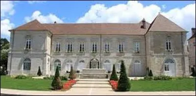 Chef-lieu du Jura, cette ville s'appelait Ledo salinarius, (la ville du sel) pendant l'Antiquité.