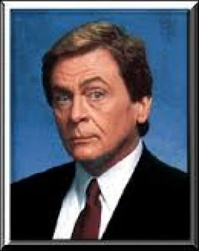 Niles est un maître de maison dans "Une Nounou d'enfer" (série télé W9).