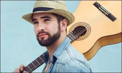 Quelle est la particularité de sa chanson "Amor y libertad" ?