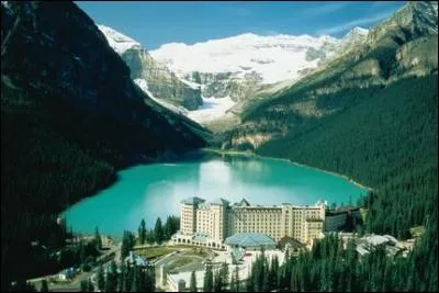 En 1882, des guides autochtones y conduisent Tom Wilson, un ouvrier du Canadian Pacific, qui le nomme lac Emerald. En 1884, il prit le nom de Lac Louise, mais en l'honneur de qui ce lac de l'Alberta a-t-il été nommé ?