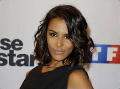 Avec quel instrument le p&egrave;re de Shy'm accompagnait-il la chanteuse quand elle &eacute;tait petite ?