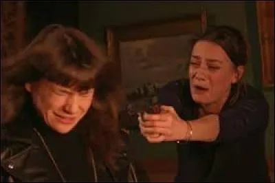 Qui Lara va-t-elle prendre sous son emprise parmi les lycéens ?