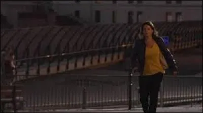 Au tout début du prime, que fait Blanche ?