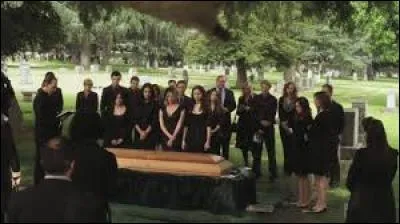 Qui a enterré Alison vivante ?