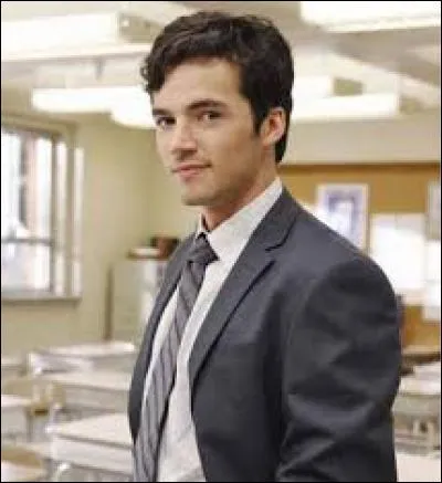 Quel acteur joue le rôle d'Ezra Fitz ?