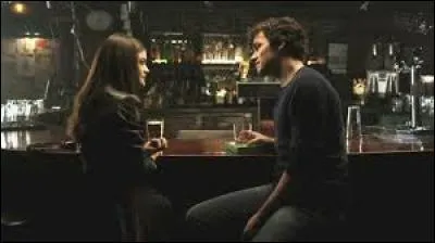 Premièrement, pourquoi Ezra Fitz s'est-il rapproché d'Aria Montgomery ?