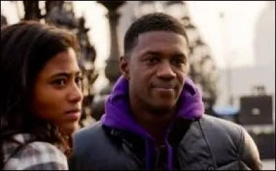 Djawad et Xavier se font passer pour des trafiquants de drogue. Pourquoi Xavier va-t-il en prison ?