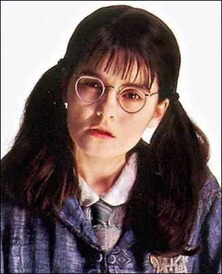 Comment s'appelle le fantôme qui hante les toilettes des filles ?