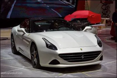 Quelle est la puissance de la Ferrari California T (2014) ?