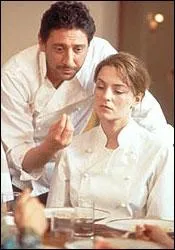 Dlicate sduction d'une femme chef par son collgue italien