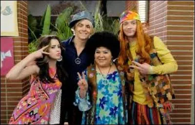 Dans quelle s&eacute;rie Disney le chanteur(la chanteuse) a-t-il(elle) jou&eacute; le r&ocirc;le principal ?