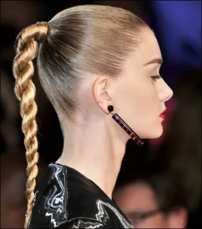 Cette femme a une...