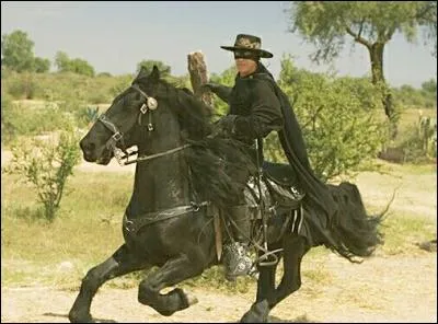 Cet étalon de robe noire est très utile pour Zorro, le justicier masqué. Comment son cheval s'appelle-t-il ?