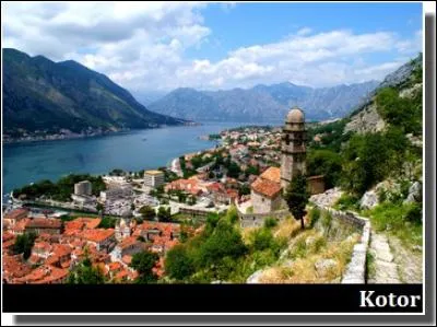 Autre destination à la mode en ce moment : les Balkans. Depuis quel pays pourrez-vous expédier cette carte postale ?