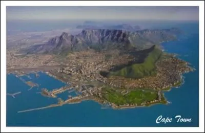 Jaloux des grands voyages de vos amis, vous décidez aussi de partir loin et vous leur adressez cette carte en provenance :