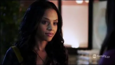 Comment s'appelle cette fille ?