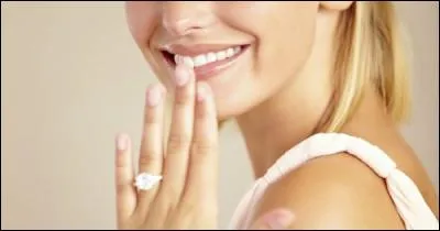 Pourquoi mettons-nous l'alliance à l'annulaire gauche ?