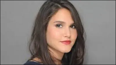 De quel instrument joua-t-elle, dès ses 7 ans ?