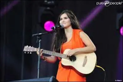 Quel chanteur la jeune femme a-t-elle sollicité pour son premier album ?