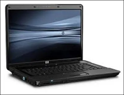 Un utilisateur d'ordinateur cligne 7 fois les yeux en une minute.