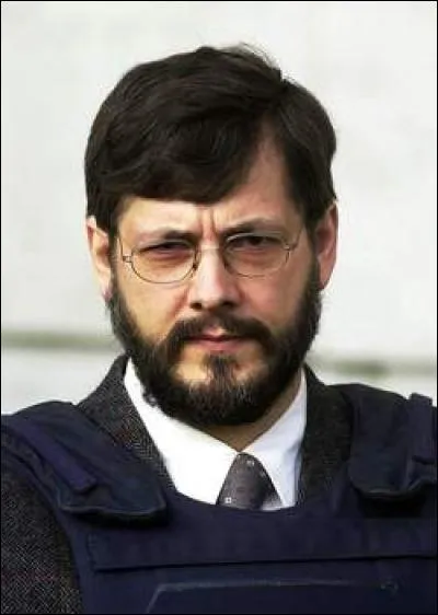 Marc Dutroux a violé et tué des adolescentes. Après son arrestation, il provoque la démission de deux ministres en 1998. Pour quelle raison ?