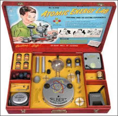 Durant quelle d&eacute;cennie est apparue ce petit laboratoire atomique qui &eacute;tait une sorte de mini-centrale nucl&eacute;aire ?