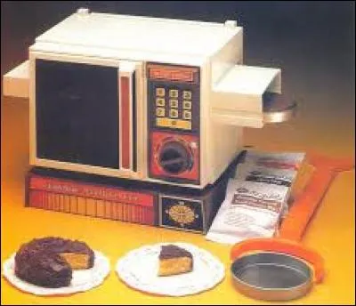 Dans les ann&eacute;es 70, sort ce micro-ondes pour enfant qui pouvait monter en temp&eacute;rature jusqu'&agrave;...