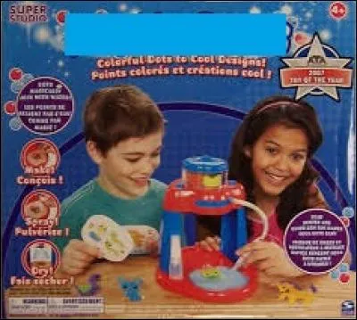 En quelle ann&eacute;e est apparu un jeu australien qui proposait des billes color&eacute;es qui se solidifient au contact de l'eau et collent entre elles ?