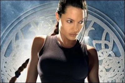 Dans "Lara Croft : Tomb Raider", qui joue-t-elle ?