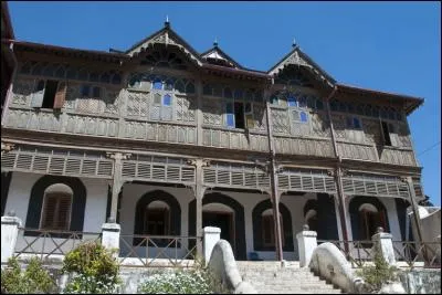 Le centre culturel Arthur Rimbaud est une immense bâtisse à étages faite de bois, construite par un marchand indien à la fin du XIXe siècle. L'intérieur, assez sommaire, offre à voir des clichés de Harar de l'époque pris par l'Autrichien Philipp Paulitschke ou par Rimbaud lui-même. On prétend que Rimbaud y vécut.