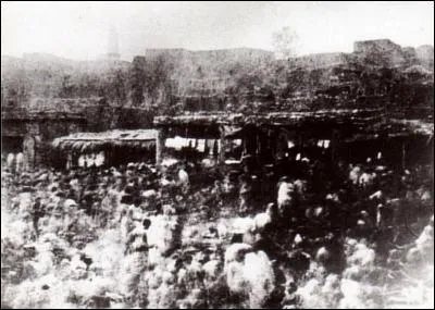 On croit que Rimbaud connut Harar durant son séjour à Londres avec Verlaine, de 1872 à 1873. Il a probablement lu le récit du séjour dans la région de l'explorateur britannique Richard Burton . Mais que veut Rimbaud en allant se réfugier là ?