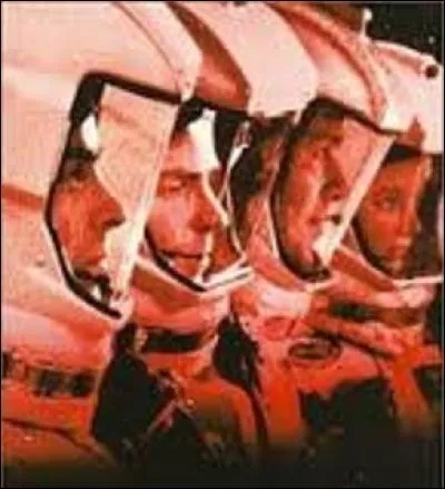 Que film raconte l'histoire du premier vol pour Mars en 2016, où les pionniers doivent faire face à des forces mystérieuses ?