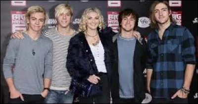 Comment s'appellent ses frères et surs ?