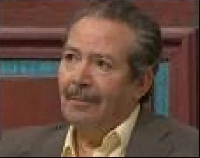 Où vit le père de Samia ?